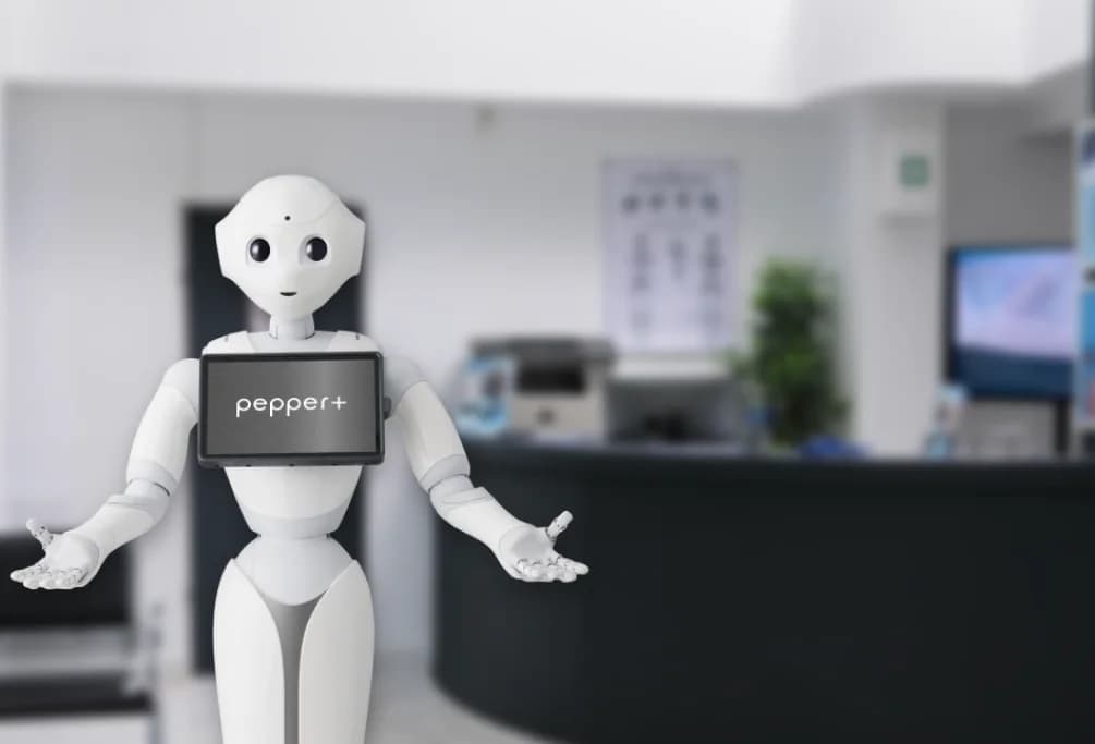 Pepper+ cu brațele deschise la recepția unui birou
