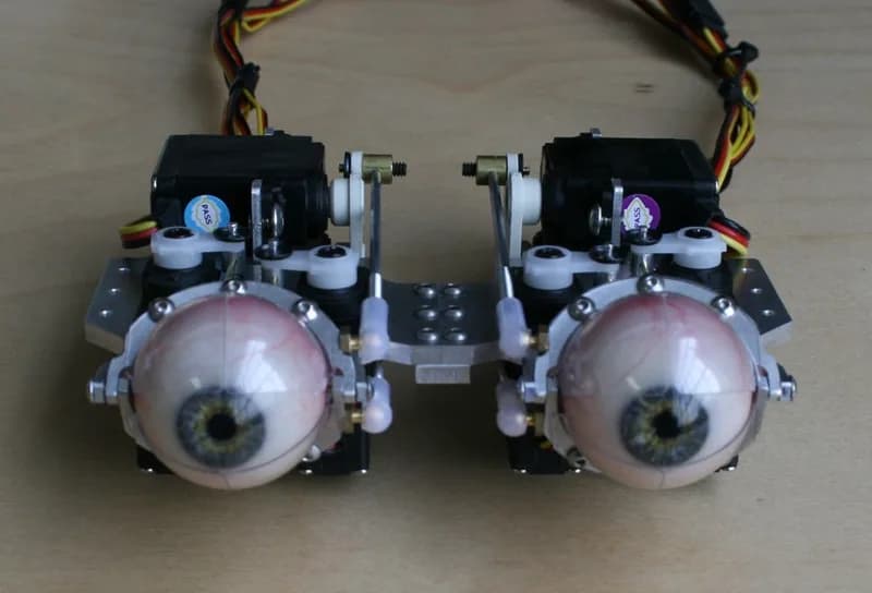 Ochi animatronici mecanici